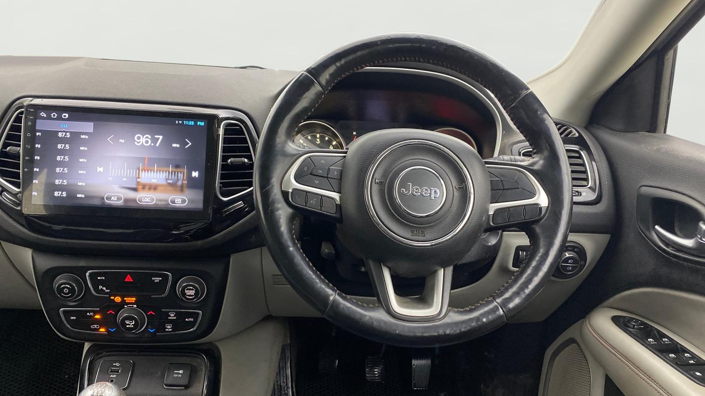 2017 Jeep Compass LIMITED (O) 2.0 DIESEL, Diesel, Manual, 1,15,974 km, Steering Wheel Close Up