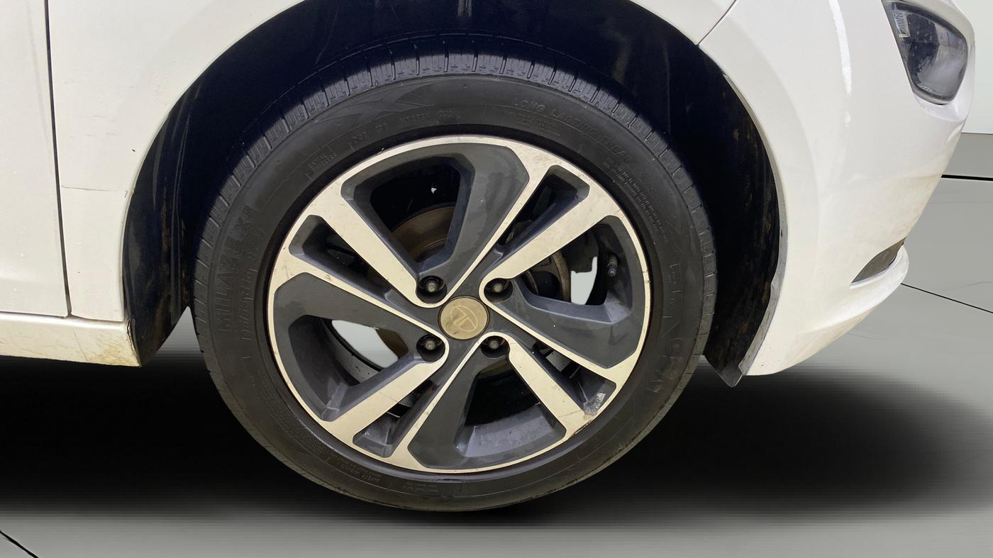2022 Tata ALTROZ XZ PETROL, Petrol, Manual, 97,598 km, Right Front Wheel