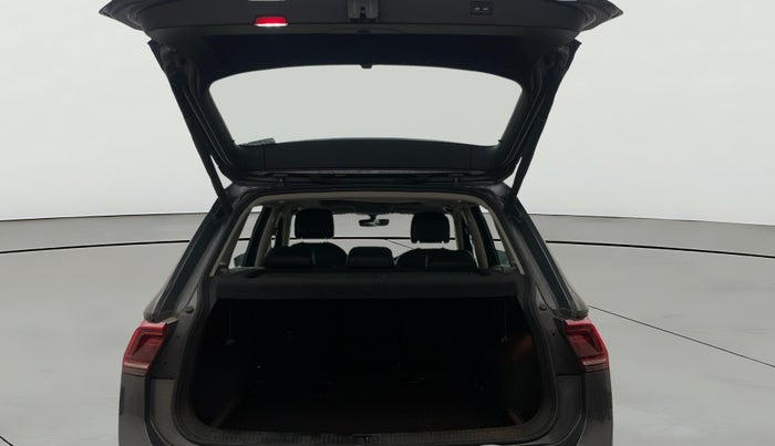 2018 Volkswagen TIGUAN HIGHLINE TDI AT, Diesel, Automatic, 1,41,504 km, Boot Open Zoomed View
