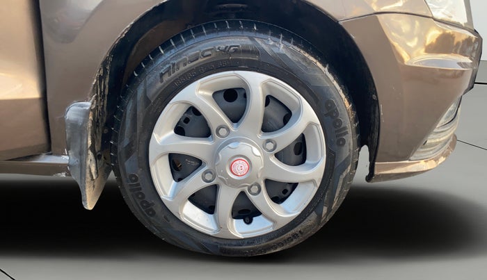 2016 Volkswagen Ameo TRENDLINE 1.2L, CNG, Manual, 1,38,957 km, Right Front Wheel