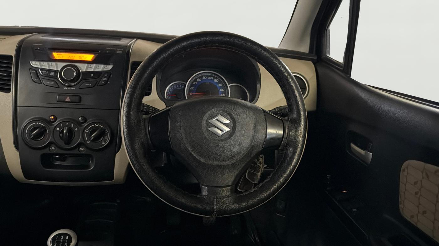 2017 Maruti Wagon R 1.0 VXI, Petrol, Manual, 28,201 km, Steering Wheel Close Up