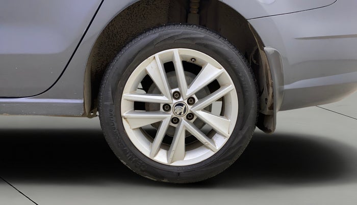 2017 Skoda Rapid STYLE 1.6 MPI AT, Petrol, Automatic, 78,050 km, Left Rear Wheel