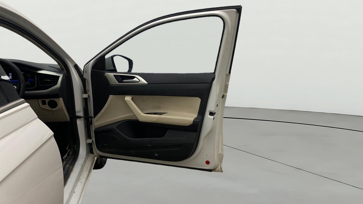 2022 Volkswagen VIRTUS TOPLINE TSI 1.0 MT, Petrol, Manual, 70,156 km, RHS Front Door
