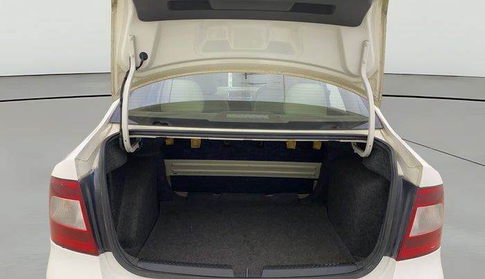 2014 Skoda Rapid AMBITION 1.6 MPI MT, Petrol, Manual, 39,036 km, Boot Open Zoomed View