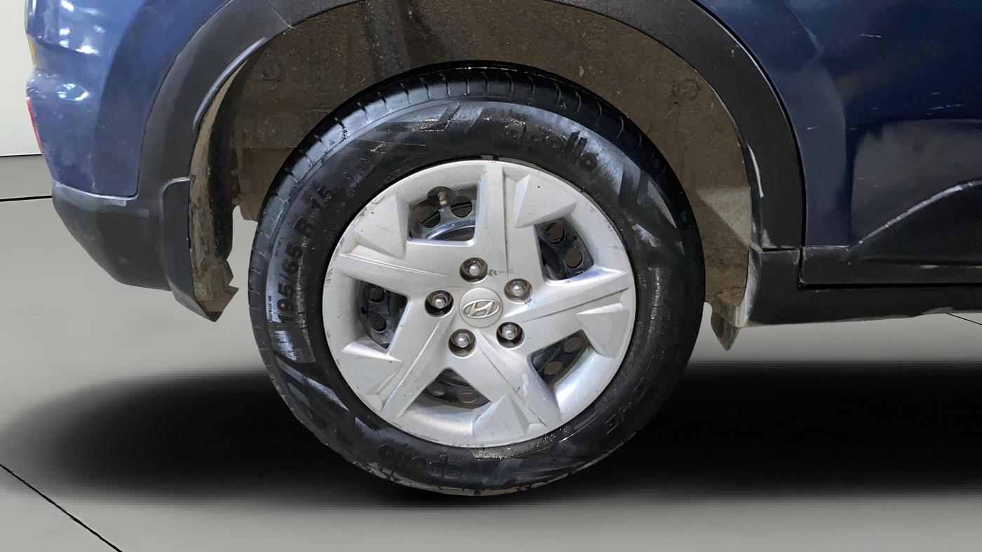 2022 Hyundai VENUE S 1.2, Petrol, Manual, 77,932 km, Right Rear Wheel