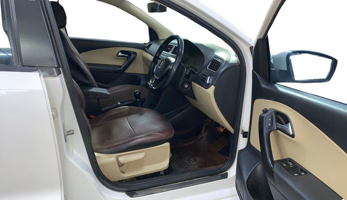 2015 Volkswagen Polo HIGHLINE1.2L, Petrol, Manual, 60,356 km, Right Side Front Door Cabin