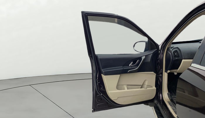 2017 Mahindra XUV500 W6, Diesel, Manual, 82,774 km, LHS Front Door