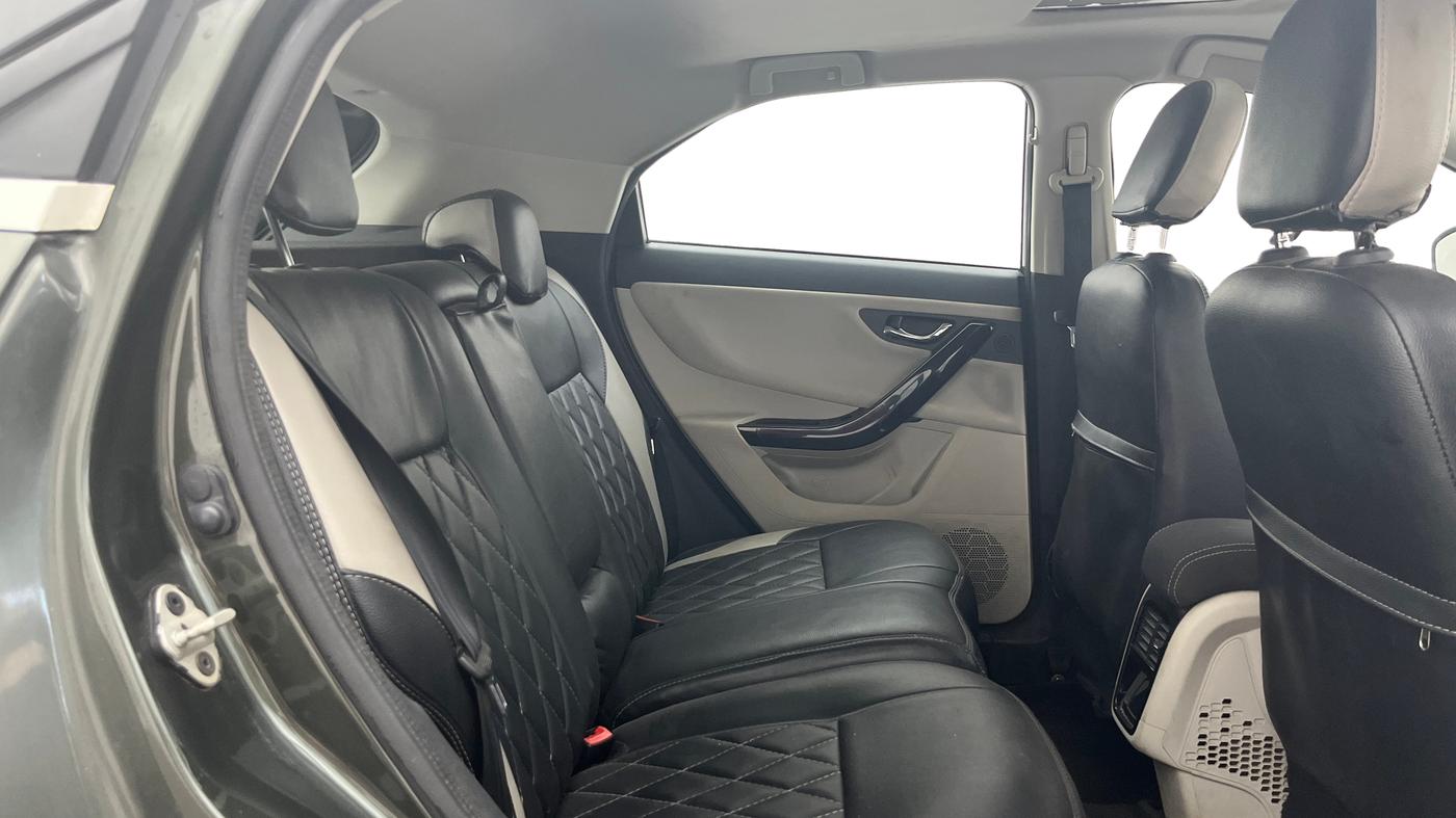 2020 Tata NEXON XZ PLUS PETROL SUNROOF, Petrol, Manual, 1,05,495 km, Right Side Rear Door Cabin