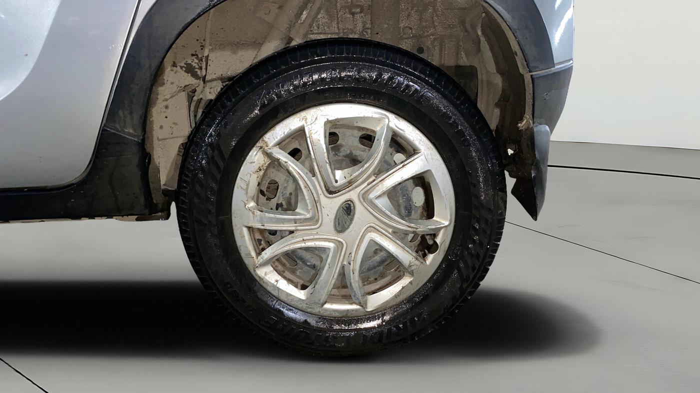 2016 Mahindra Kuv100 K4 6 STR, Petrol, Manual, 30,732 km, Left Rear Wheel