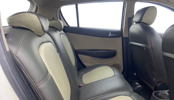 2013 Hyundai i20 SPORTZ 1.2, Petrol, Manual, 85,571 km, Right Side Rear Door Cabin