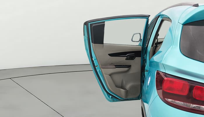 2016 Mahindra Kuv100 K6 PLUS 6 STR, Petrol, Manual, 30,379 km, LHS Rear Door
