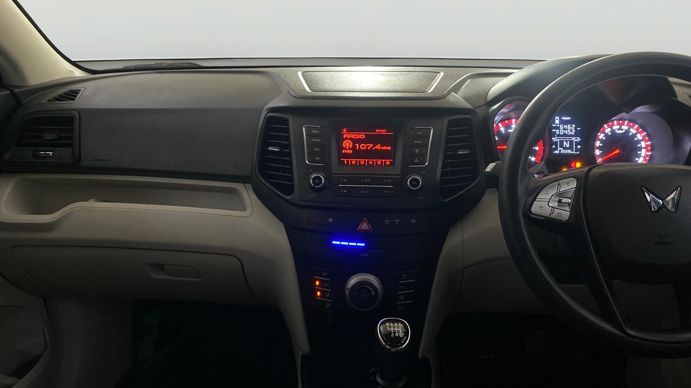 2023 Mahindra XUV300 W6 1.2 PETROL, Petrol, Manual, 25,335 km, Air Conditioner