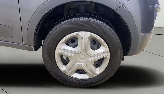 2018 Tata NEXON XM PETROL, CNG, Manual, 1,20,081 km, Right Front Wheel