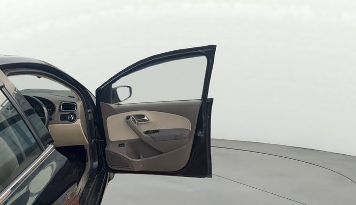 2013 Skoda Rapid ELEGANCE 1.6 MPI AT, CNG, Automatic, 82,117 km, RHS Front Door