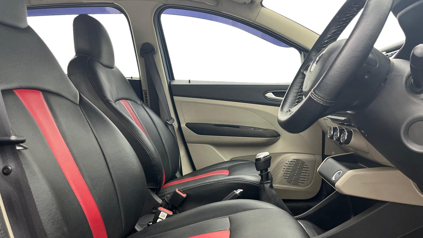 2019 Renault TRIBER RXZ, Petrol, Manual, 65,267 km, Right Side Front Door Cabin