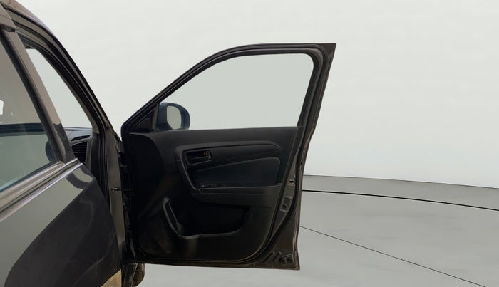 2021 Maruti Vitara Brezza LXI, CNG, Manual, 1,03,922 km, RHS Front Door