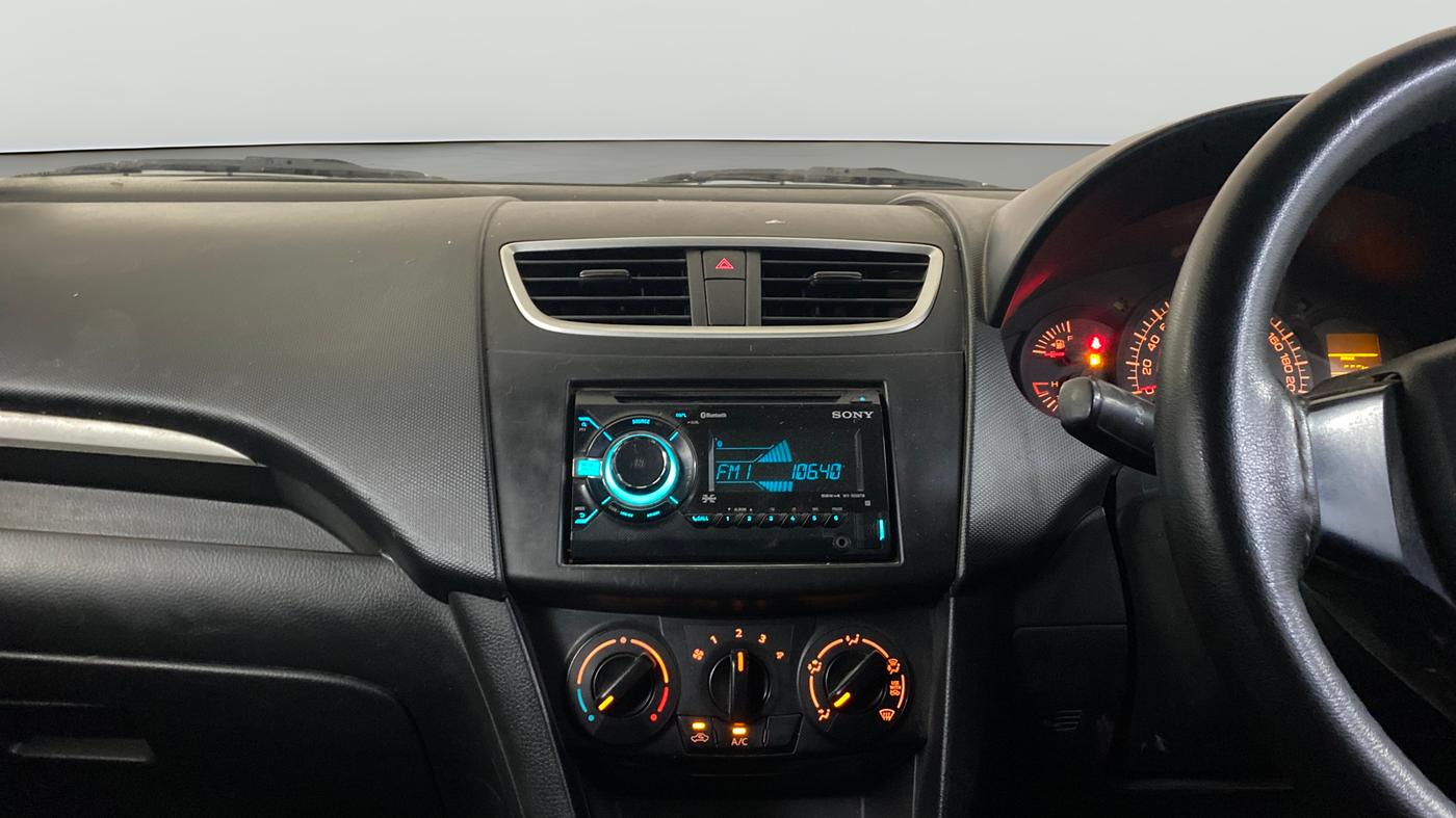 2017 Maruti Swift LXI (O), Petrol, Manual, 79,321 km, Air Conditioner