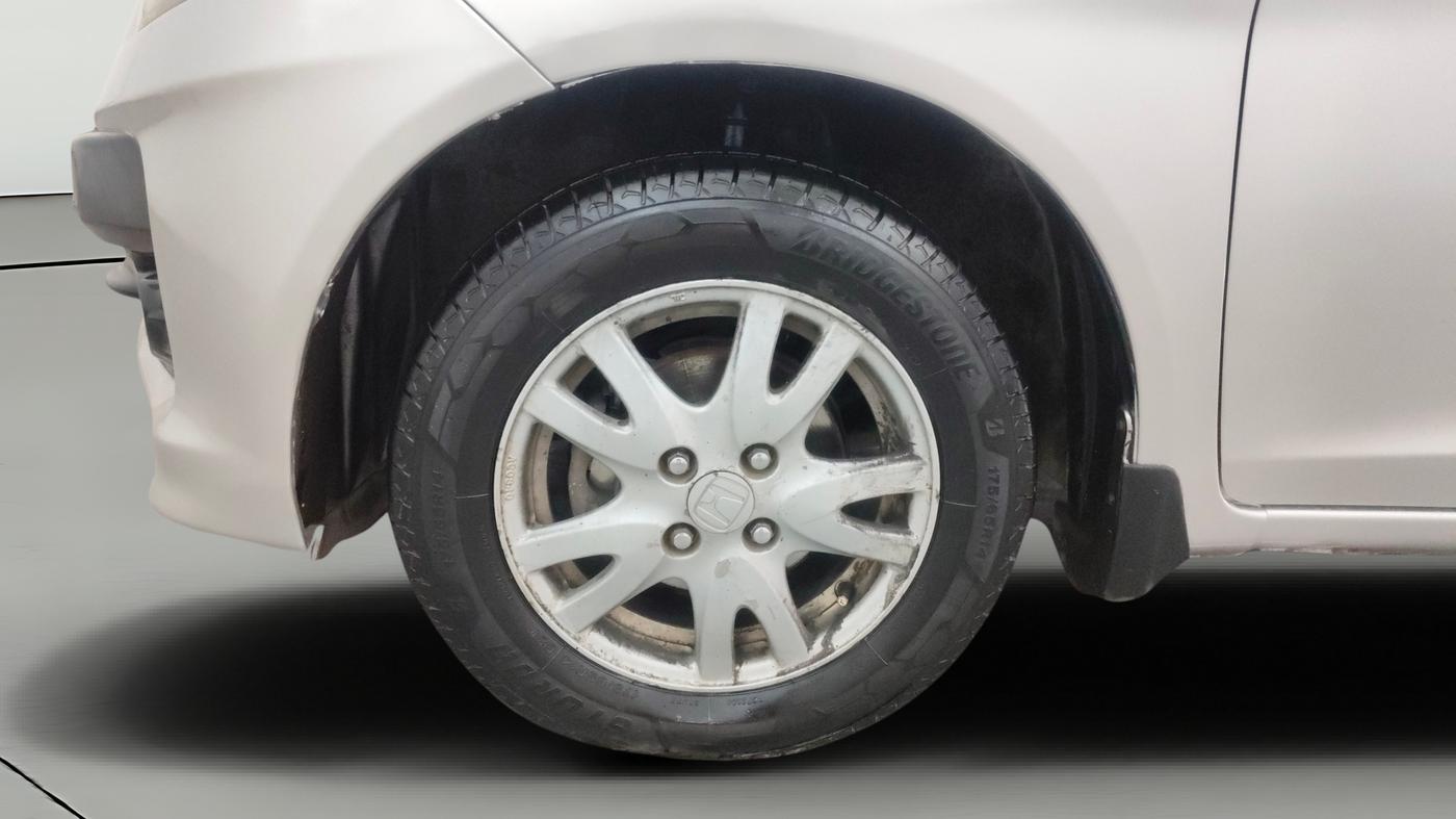 2015 Honda Brio VX AT, Petrol, Automatic, 1,06,401 km, Left Front Wheel