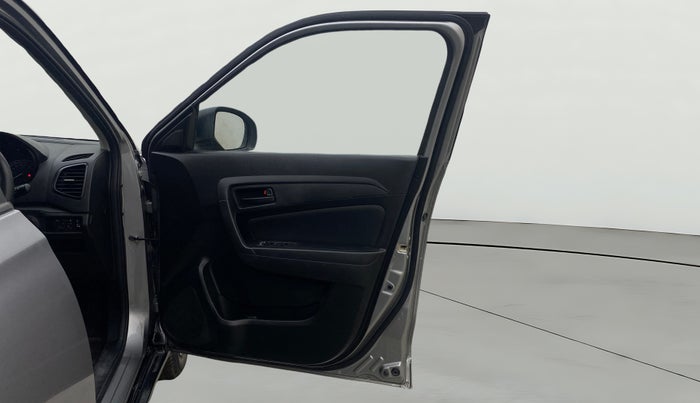 2022 Maruti Vitara Brezza VXI, Petrol, Manual, 42,153 km, RHS Front Door