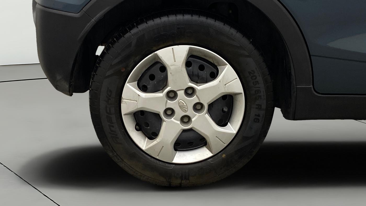 2022 Mahindra XUV300 W6 1.2 PETROL, Petrol, Manual, 42,653 km, Right Rear Wheel