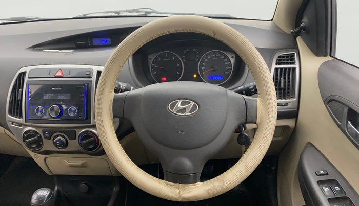 2013 Hyundai i20 MAGNA 1.4 CRDI, Diesel, Manual, 85,355 km, Steering Wheel Close Up