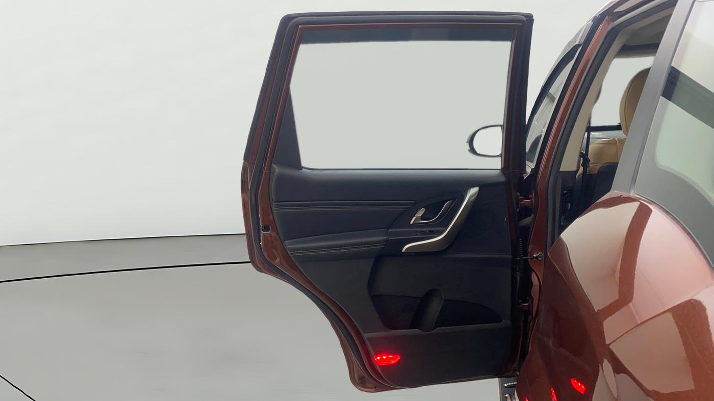 2021 Mahindra XUV500 W11(O), Diesel, Manual, 21,439 km, LHS Rear Door