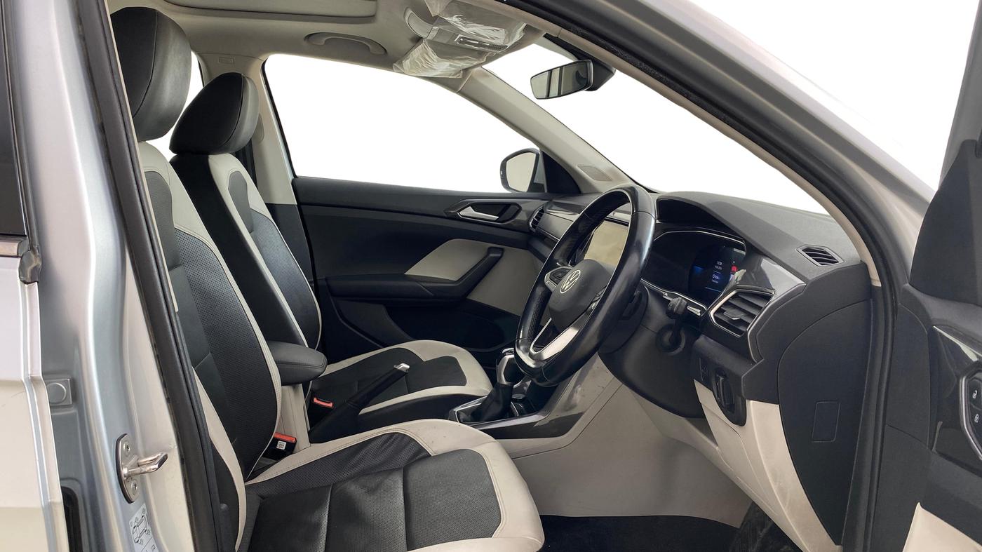 2022 Volkswagen TAIGUN TOPLINE 1.0 TSI AT, Petrol, Automatic, 44,841 km, Right Side Front Door Cabin