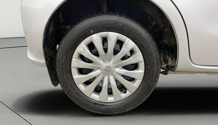 2017 Toyota Etios Liva V, Petrol, Manual, 55,771 km, Right Rear Wheel