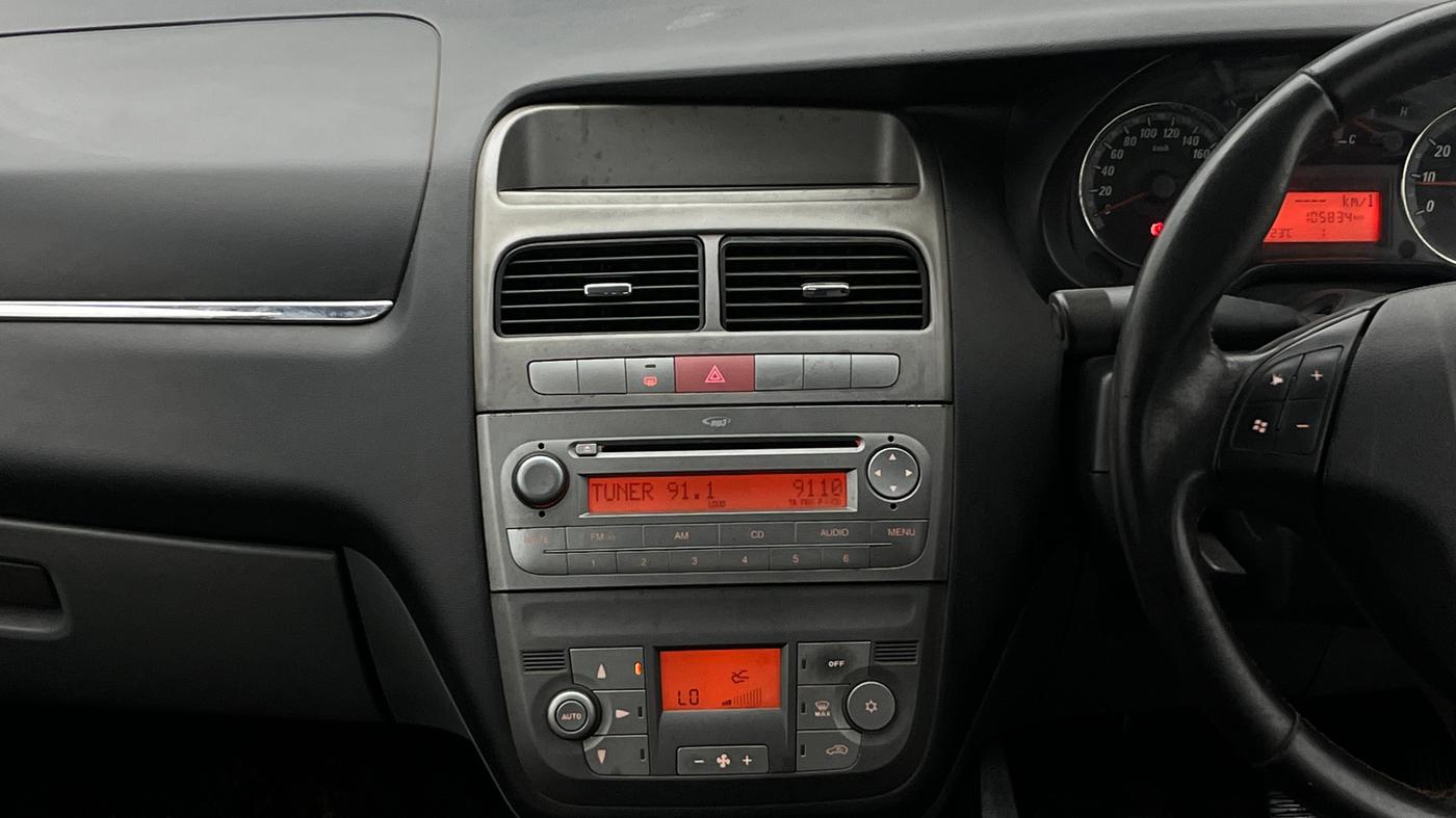 2013 Fiat Grand Punto Emotion 1.3, Diesel, Manual, 1,05,831 km, Air Conditioner