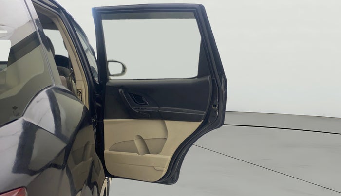 2016 Mahindra XUV500 W4, Diesel, Manual, 1,39,463 km, RHS Rear Door