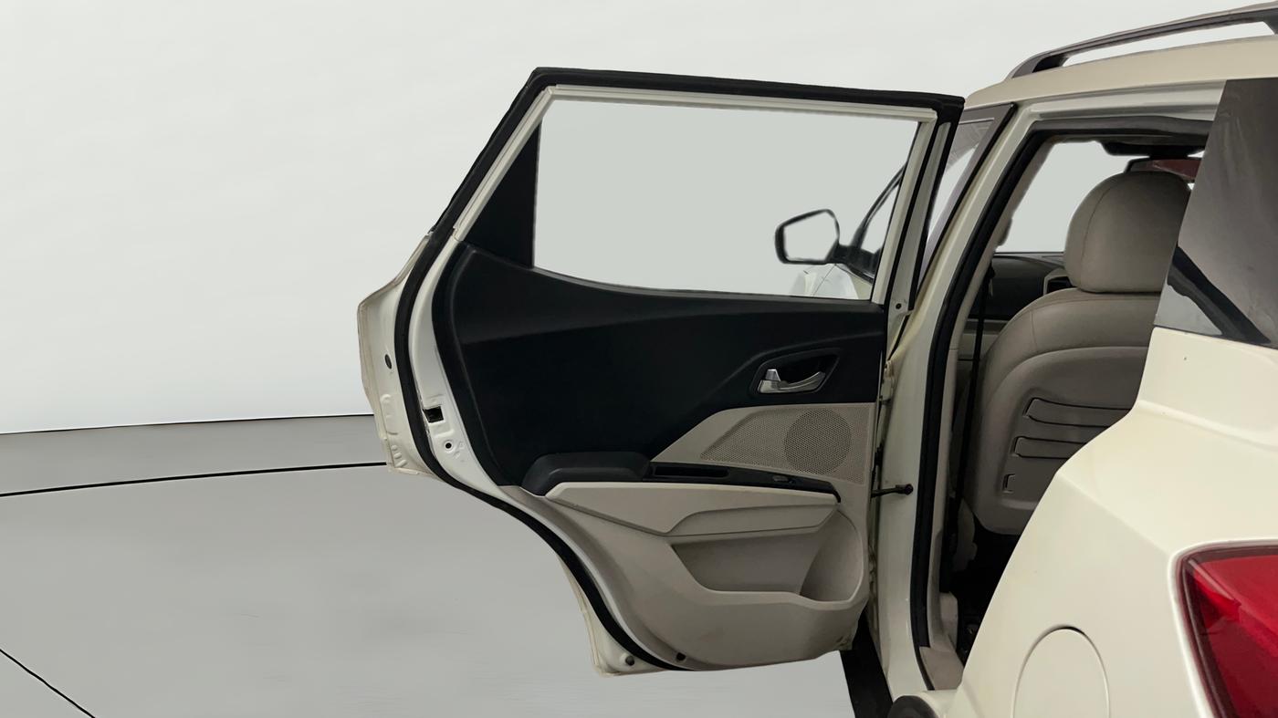2019 Mahindra XUV300 W8 (O) 1.2 PETROL, Petrol, Manual, 75,026 km, LHS Rear Door