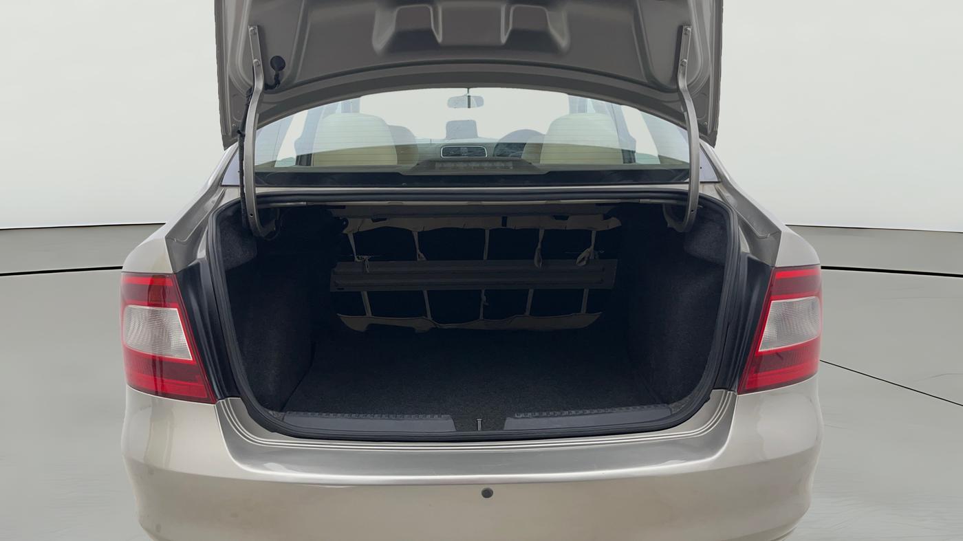 2013 Skoda Rapid ELEGANCE 1.6 MPI MT, Petrol, Manual, 69,053 km, Boot Open Zoomed View