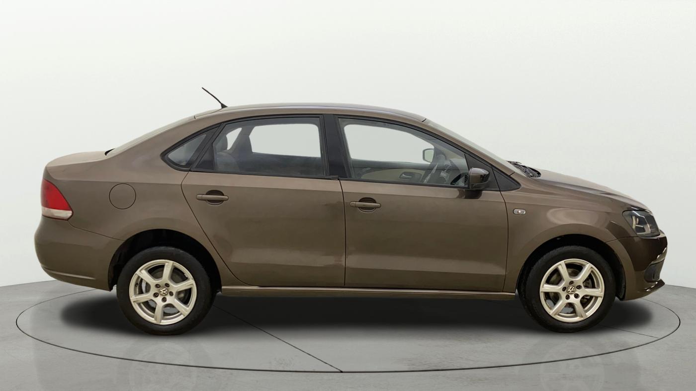 2015 Volkswagen Vento COMFORTLINE 1.6, Petrol, Manual, 1,08,866 km, Right Side View