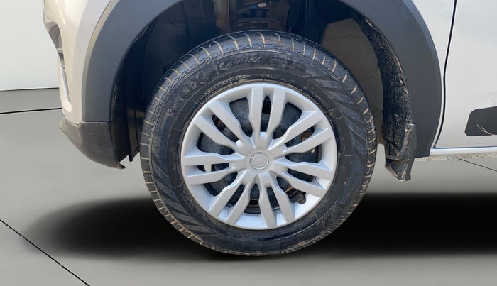 2022 Renault TRIBER RXT, Petrol, Manual, 23,962 km, Left Front Wheel