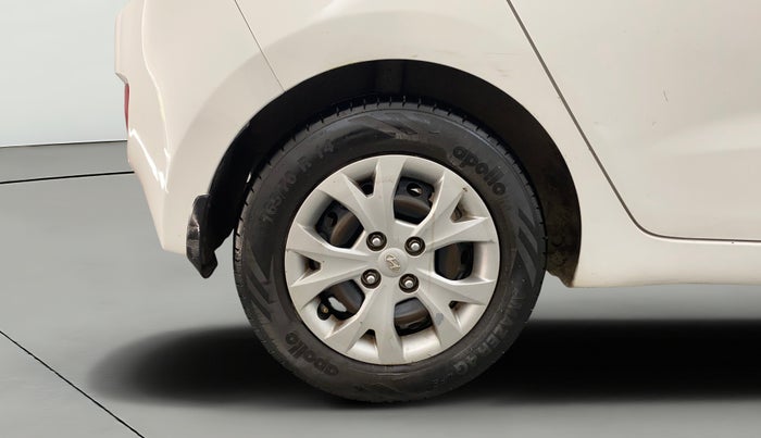 2015 Hyundai Grand i10 MAGNA 1.2 KAPPA VTVT, CNG, Manual, 1,13,214 km, Right Rear Wheel