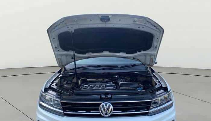 2018 Volkswagen TIGUAN HIGHLINE TDI AT, Diesel, Automatic, 1,43,834 km, Open Bonet