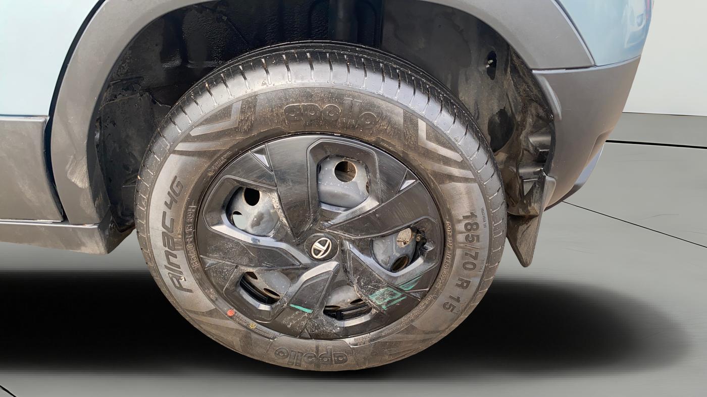 2023 Tata PUNCH ADVENTURE AMT, CNG, Automatic, 26,328 km, Left Rear Wheel