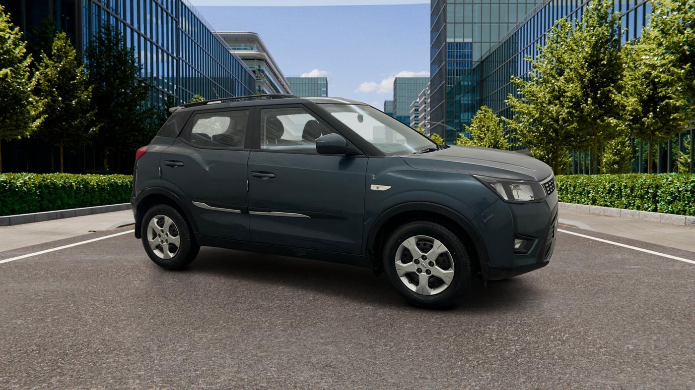 2021 Mahindra XUV300 W6 1.2 PETROL, Petrol, Manual, 54,459 km, Right Front Diagonal