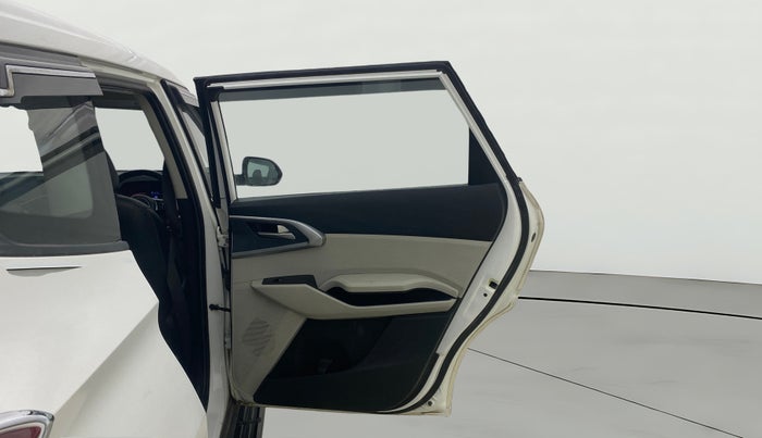 2023 KIA CARENS PREMIUM 1.5 DIESEL IMT 7 STR, Diesel, Manual, 74,201 km, RHS Rear Door