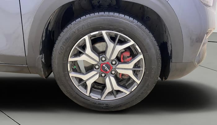 2022 KIA SELTOS GTX PLUS DCT 1.4 PETROL, Petrol, Automatic, 49,898 km, Right Front Wheel