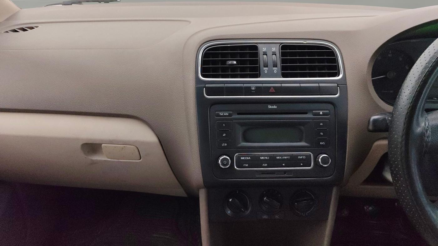 2013 Skoda Rapid AMBITION 1.6 MPI MT PLUS, Petrol, Manual, 59,727 km, Air Conditioner