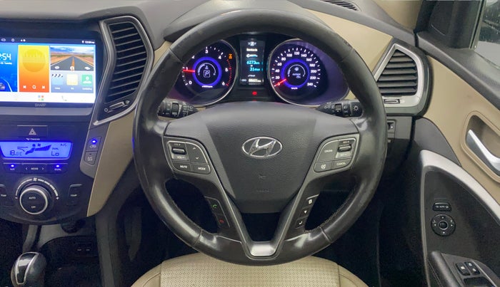 2014 Hyundai Santa Fe 4 WD AT, Diesel, Automatic, 88,620 km, Steering Wheel Close Up