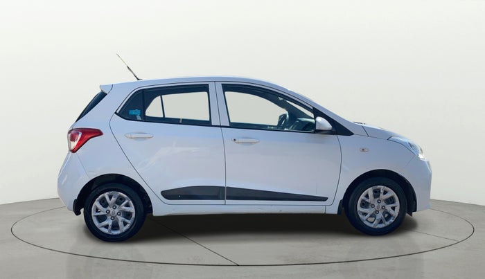 2017 Hyundai Grand i10 SPORTZ 1.2 KAPPA VTVT, Petrol, Manual, 80,359 km, Right Side View