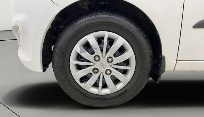 2016 Hyundai i10 SPORTZ 1.1, CNG, Manual, 1,13,611 km, Left Front Wheel