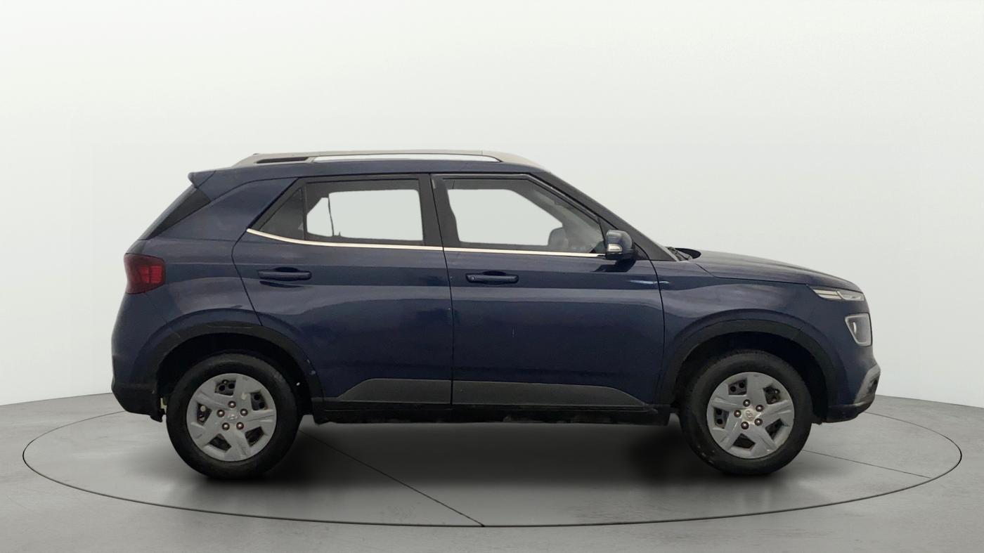 2022 Hyundai VENUE S+ 1.2, Petrol, Manual, 1,25,193 km, Right Side View