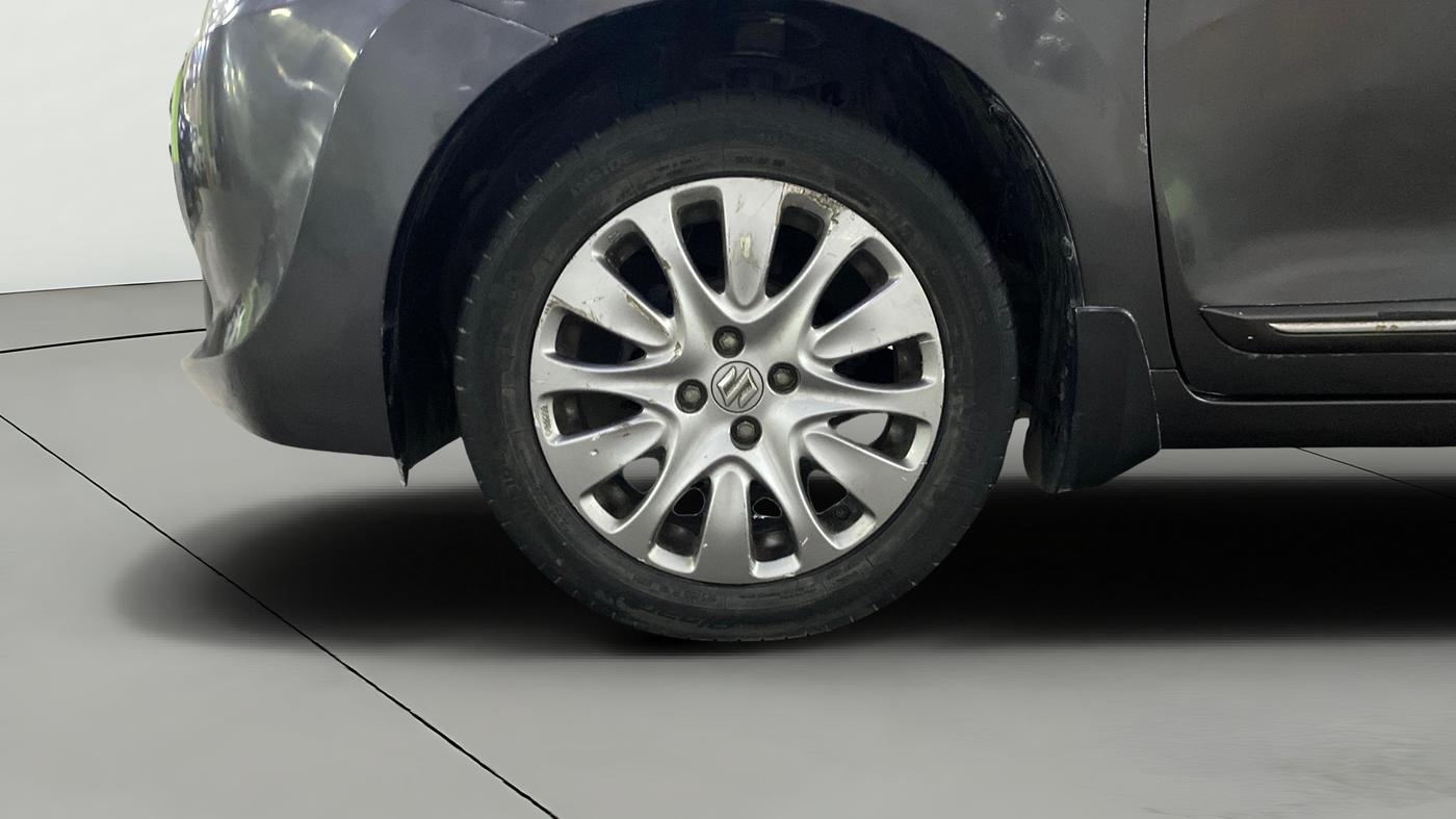 2017 Maruti Baleno ZETA DIESEL 1.3, Diesel, Manual, 98,236 km, Left Front Wheel