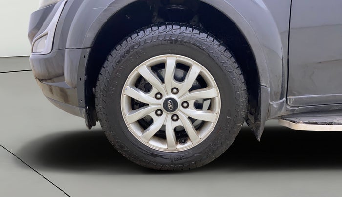 2016 Mahindra XUV500 W10 AT, Diesel, Automatic, 1,10,388 km, Left Front Wheel