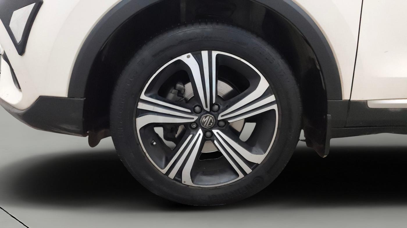 2022 MG ASTOR SHARP 1.5 MT, Petrol, Manual, 30,489 km, Left Front Wheel