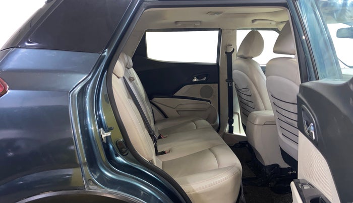 2019 Mahindra XUV300 W8 (O) 1.5 DIESEL, Diesel, Manual, 84,648 km, Right Side Rear Door Cabin