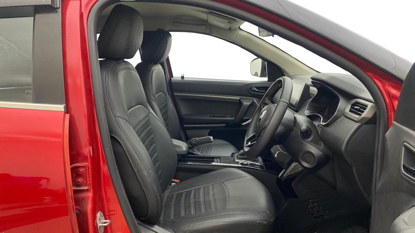 2022 Renault Kiger RXZ AMT DUAL TONE, Petrol, Automatic, 38,319 km, Right Side Front Door Cabin